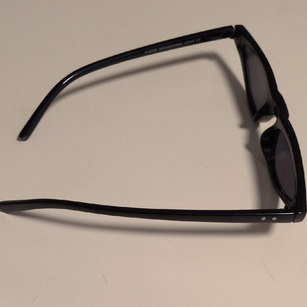 Classic Black Sunglasses - Picture 5 of 10